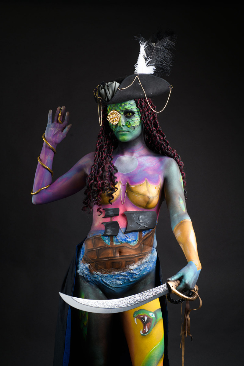 Examen final bodypainting.
Thème : création d’un personnage voyageur dans le temps.
Make-up Artist : Alison SANCHEZ.
Promotion Peyrefitte Make-Up : 2019-2020.