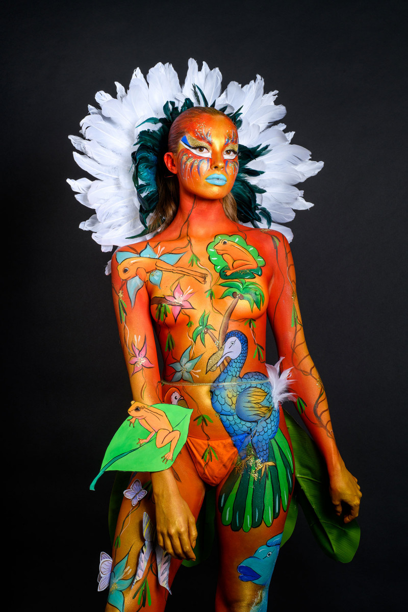 Examen final bodypainting.
Thème : création d’un personnage voyageur dans le temps.
Make-up Artist : Margot BOITEUX.
Promotion Peyrefitte Make-Up : 2019-2020.
